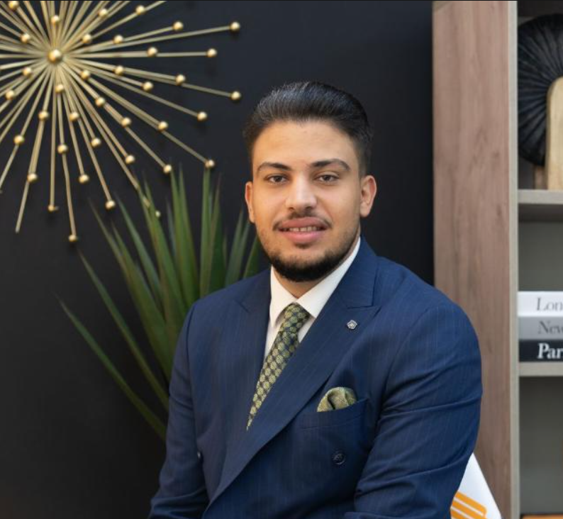 عبد العزيز — مدير المبيعات